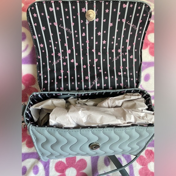 🌸Betsy Johnson purse🌸 - Picture 3 of 3